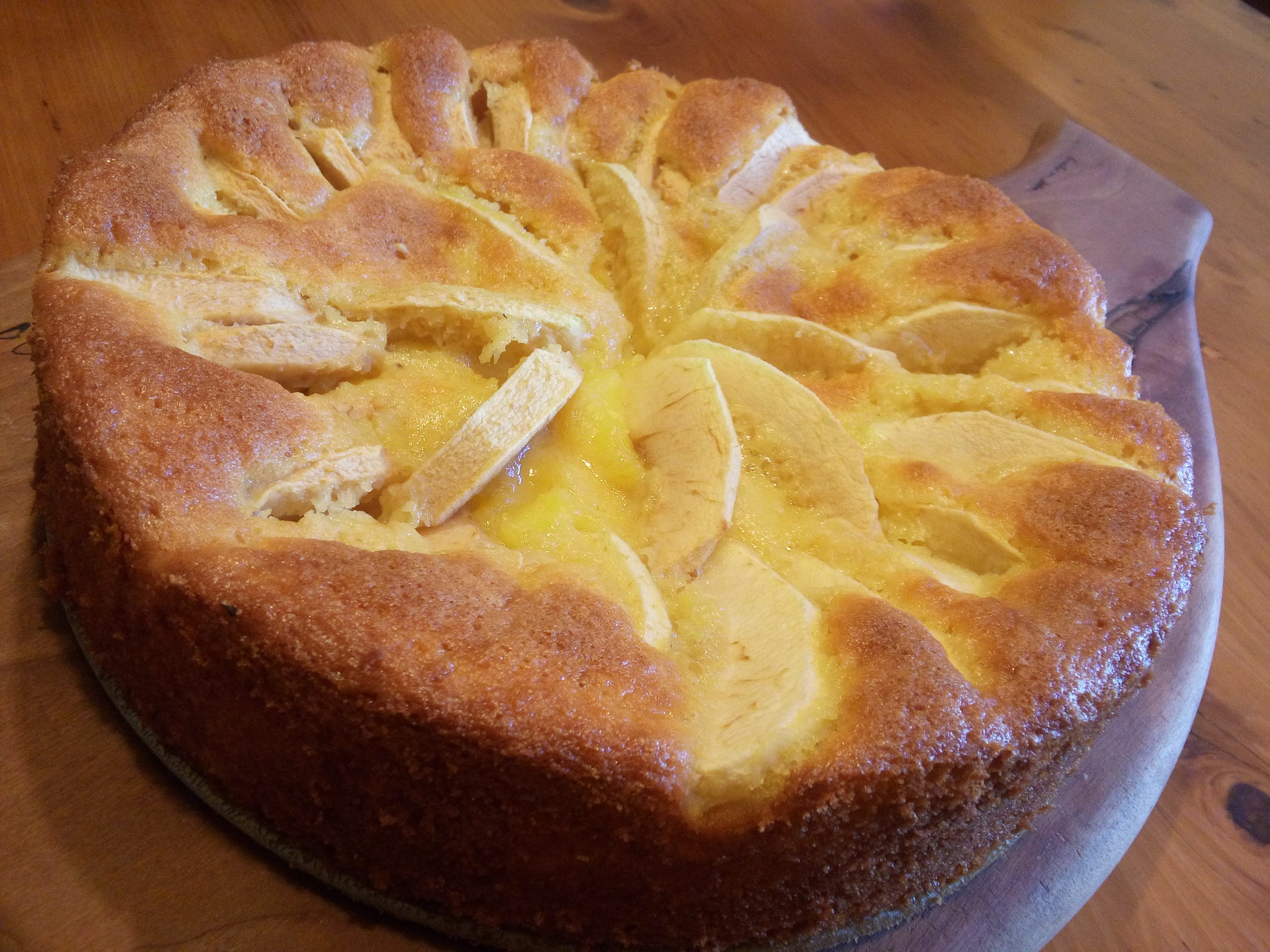 torta nua di mele con crema al rum