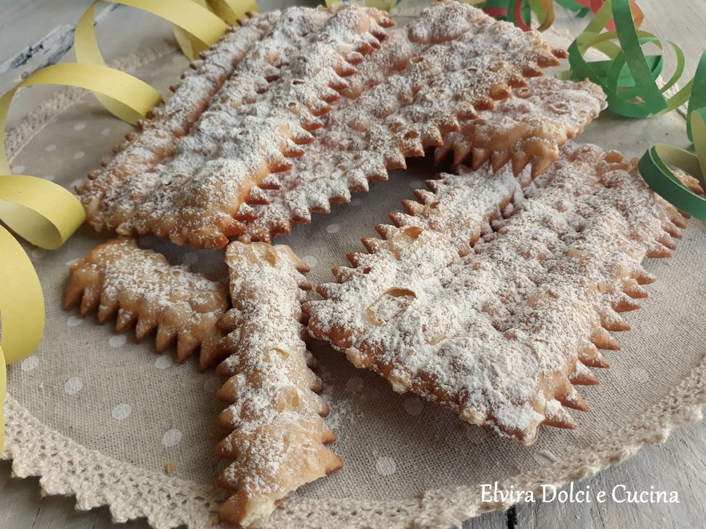 Cenci al Vin Santo ricetta di Carnevale toscana