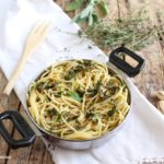 Insalata di farro con zucchine fiori di zucca e pecorino