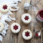 Biscotti alla vaniglia da appendere all’albero