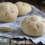 Pizzette bianche con cipolla e wurstel