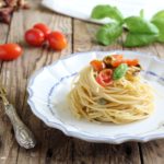 Torta all’acqua con ricotta montata e frutti di bosco