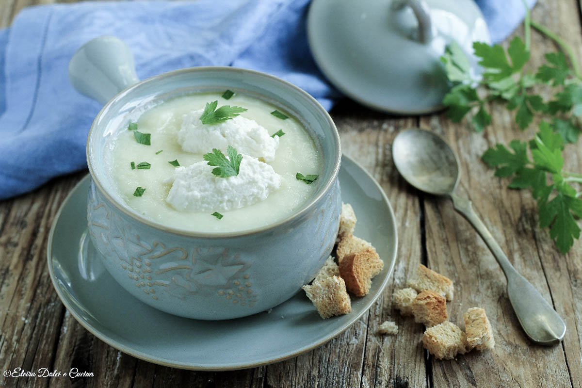 Vellutata di patate con quenelle di ricotta