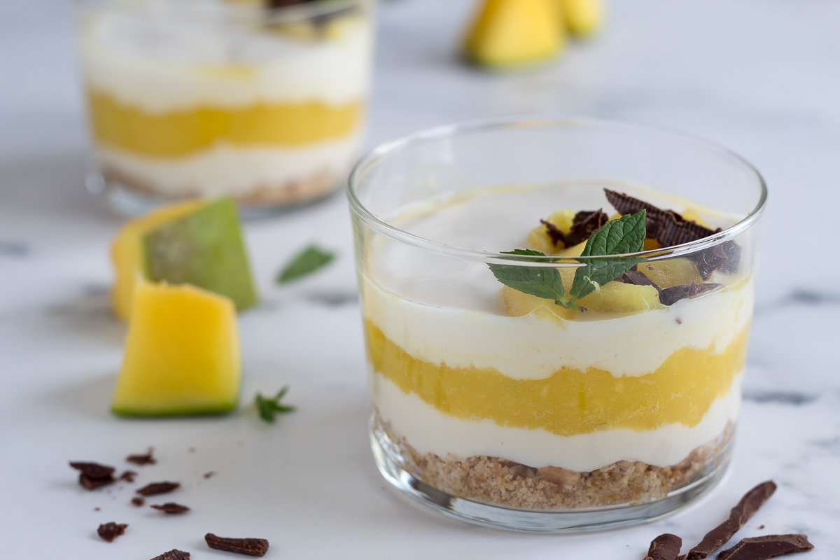 Coppette di yogurt alla soia e mango