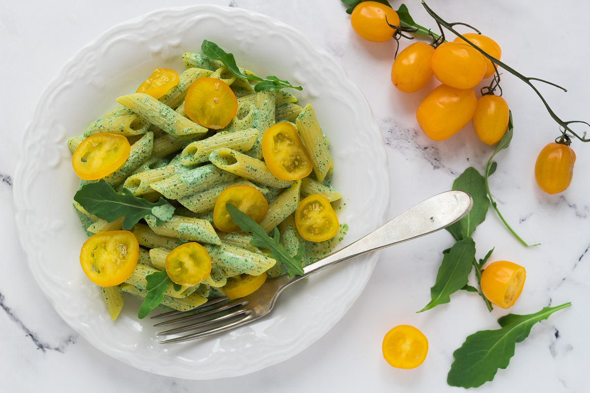 Pasta senza glutine con pesto di rucola e pomodorini gialli