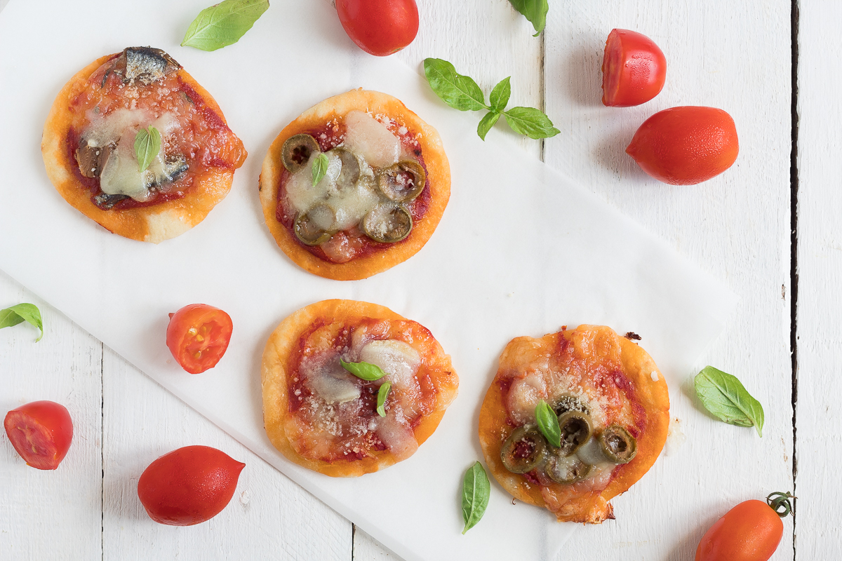 Pizzette da buffet con impasto alla ricotta senza lievitazione