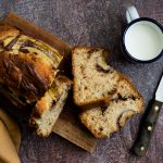 Biscotti al cacao farciti con crema spamabile al pistacchio