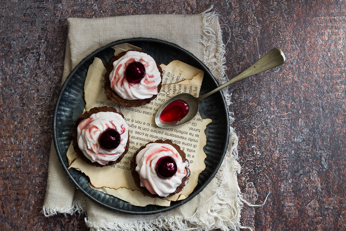 cestini al cacao con crema di ricotta alle amarene