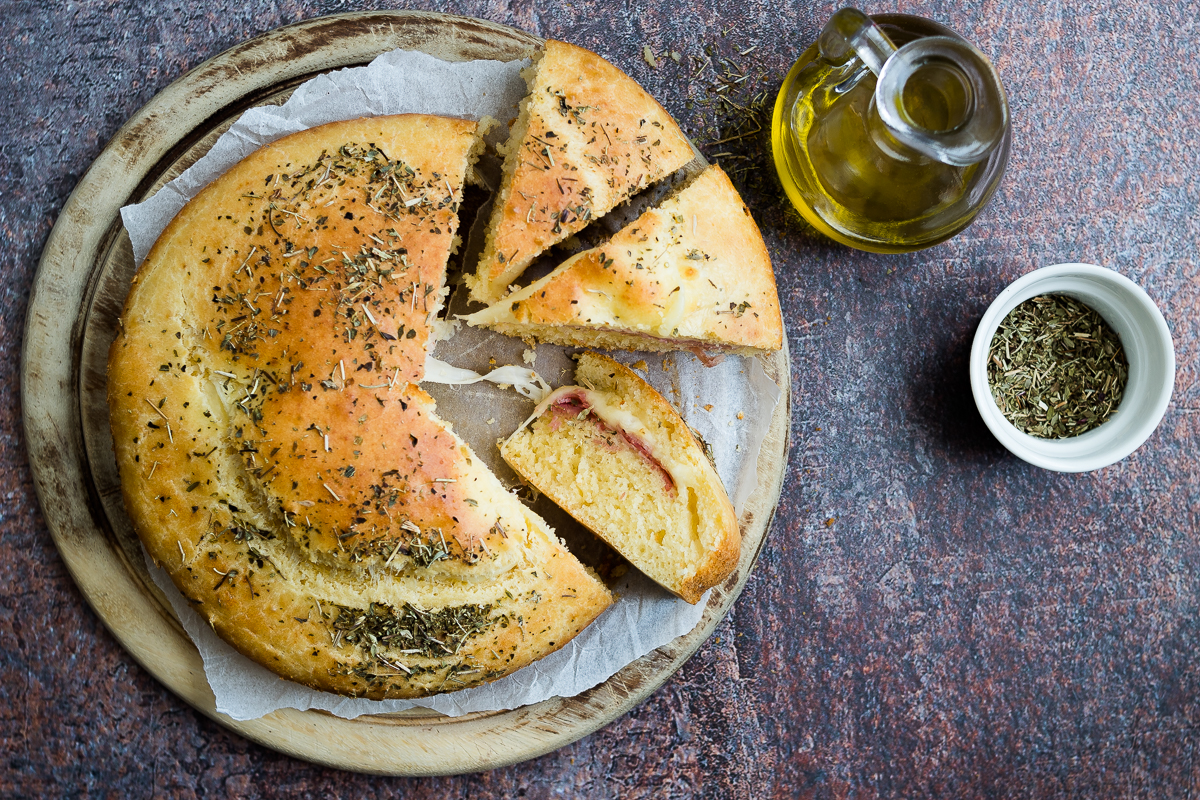 torta salata farcita con impasto al cucchiaio