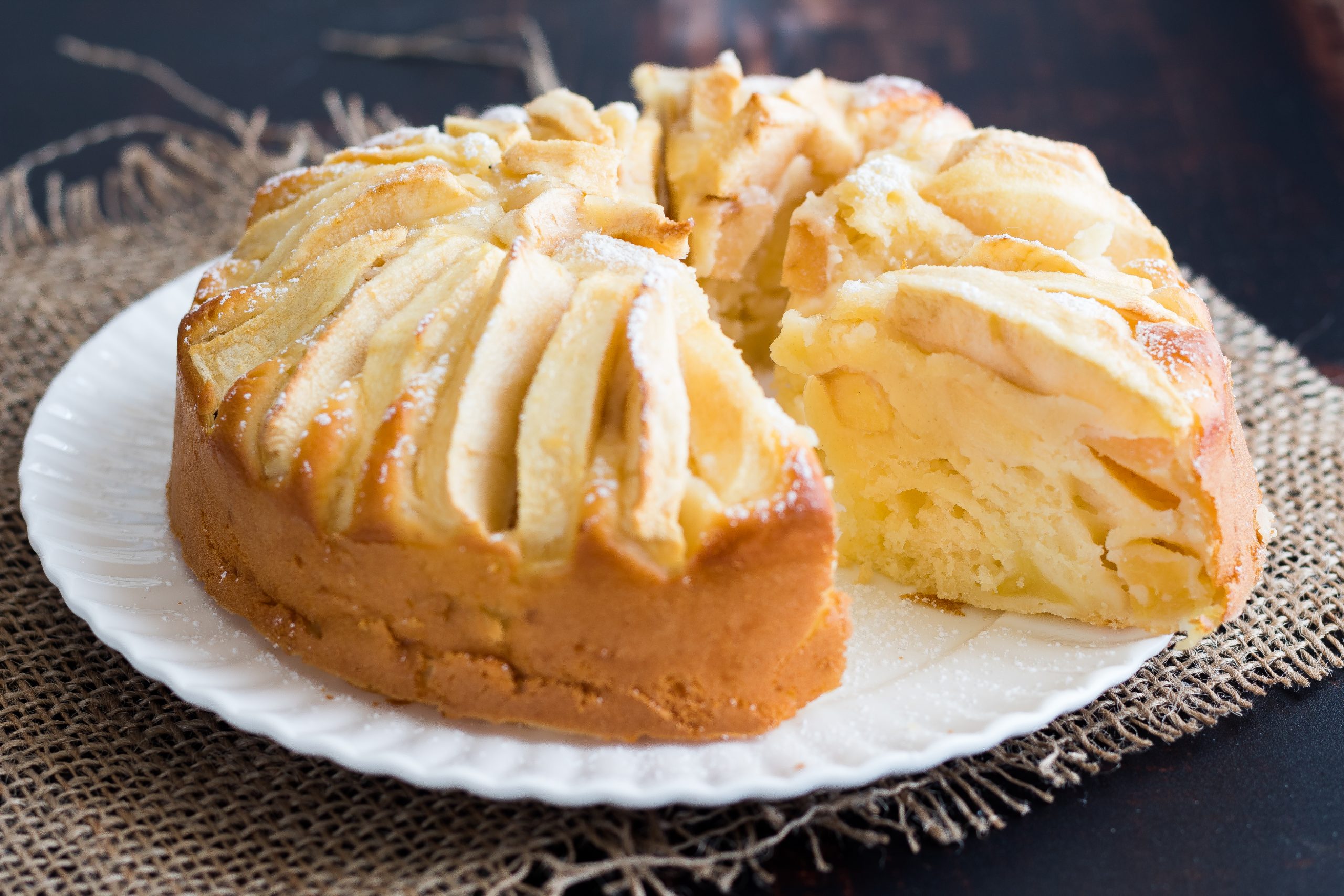 Torta sofficissima di mele con yogurt e ricotta