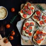 Budino al cocco con composta di fragole ricetta facile