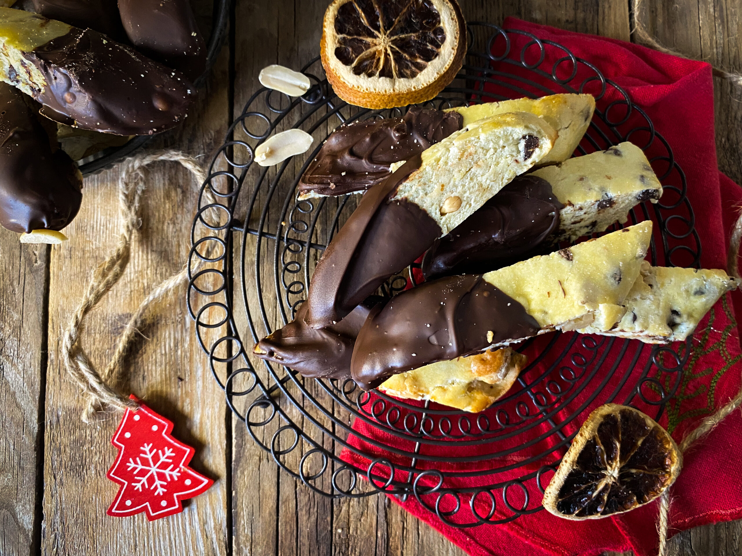 biscottoni all'arancia con frutta secca e cioccolato fondente