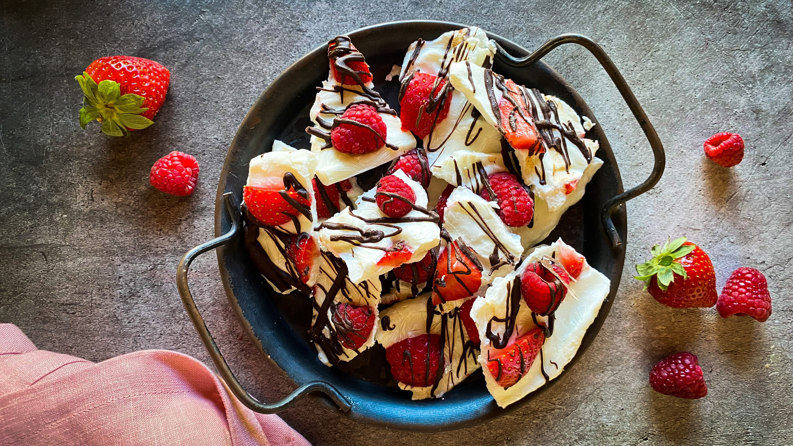 sfoglie gelato di yogurt greco frutti rossi e cioccolato fondente