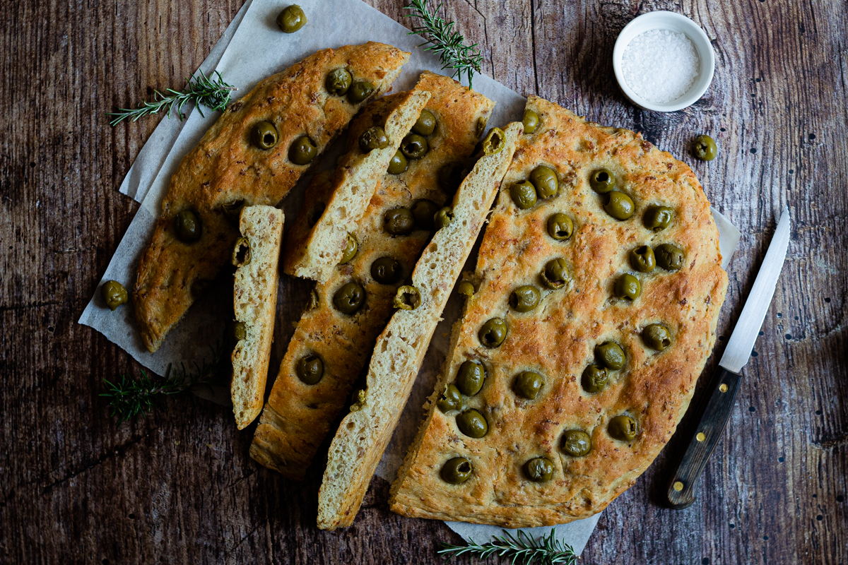 focaccia olive e salsiccia