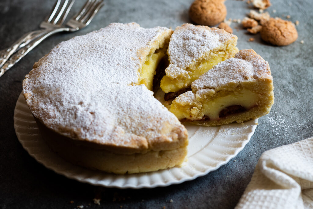 crostata con crema e amaretti all'alchermes