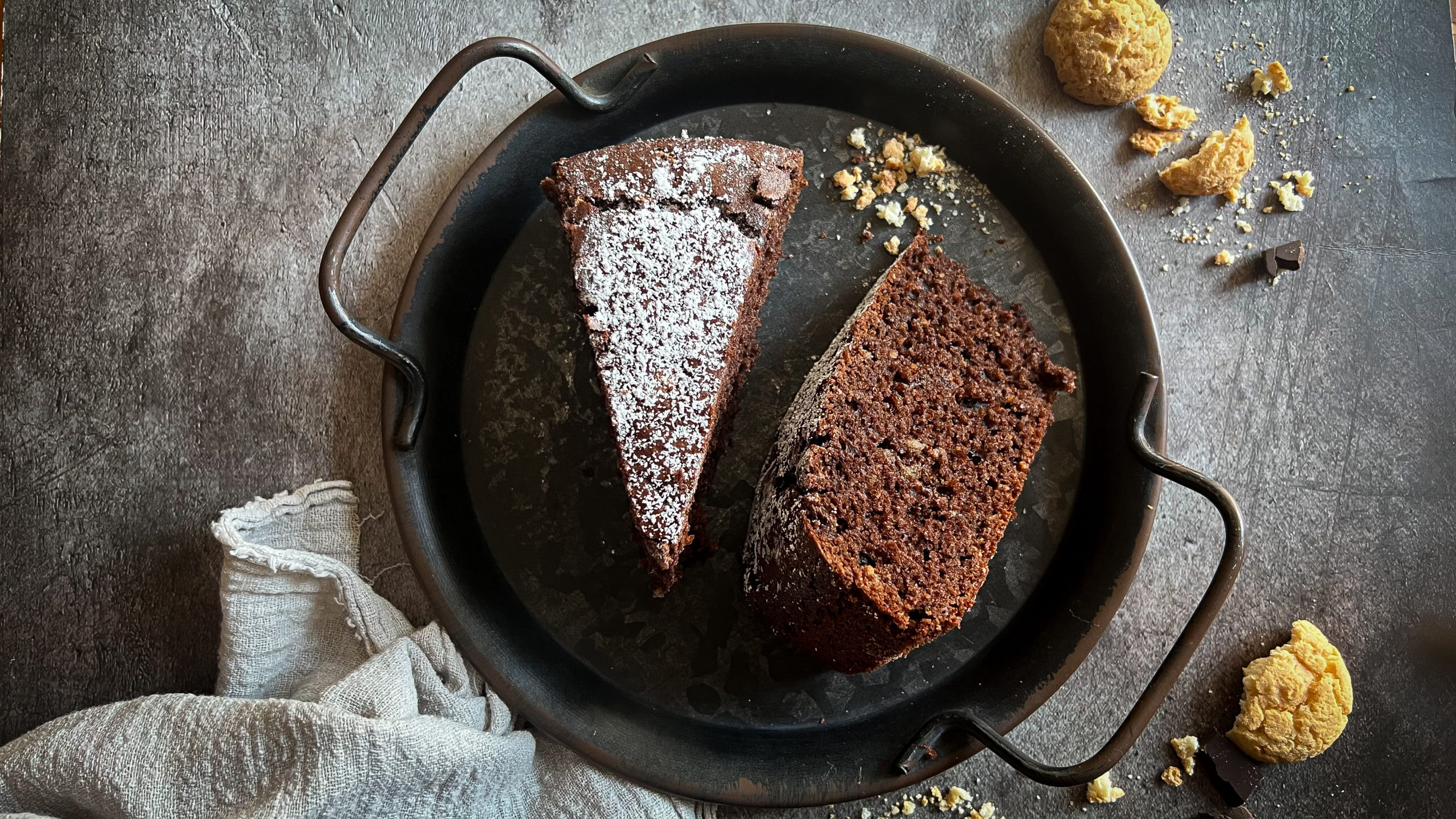 torta al cioccolato fondente e amaretti