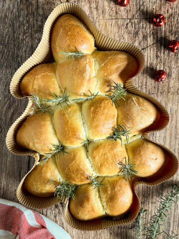 albero di natale con stracchino e salmone