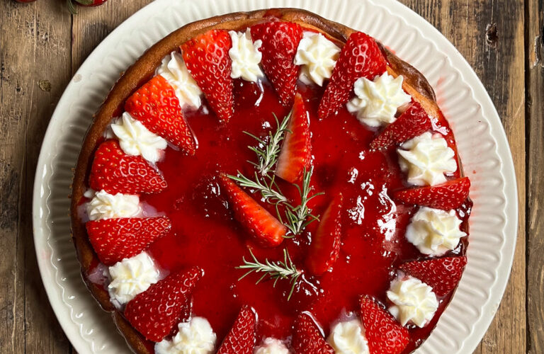 cheesecake natalizia alle fragole